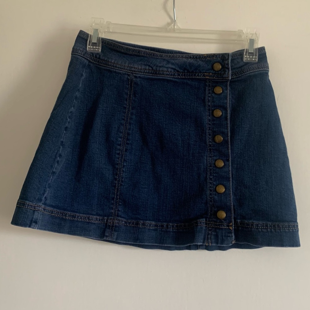 Free People Denim Keep on Rocking Asymmetical Button Up Skirt size 0 - Picture 4 of 10